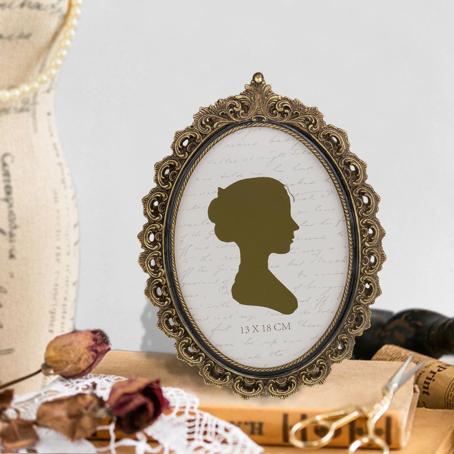 Sunlit Vintage Picture Frame 4x6 Inch, Oval Antique Photo Frames with Glass Front, Luxury Photo Display, Tabletop Wall Hanging, Gift Ideas, White